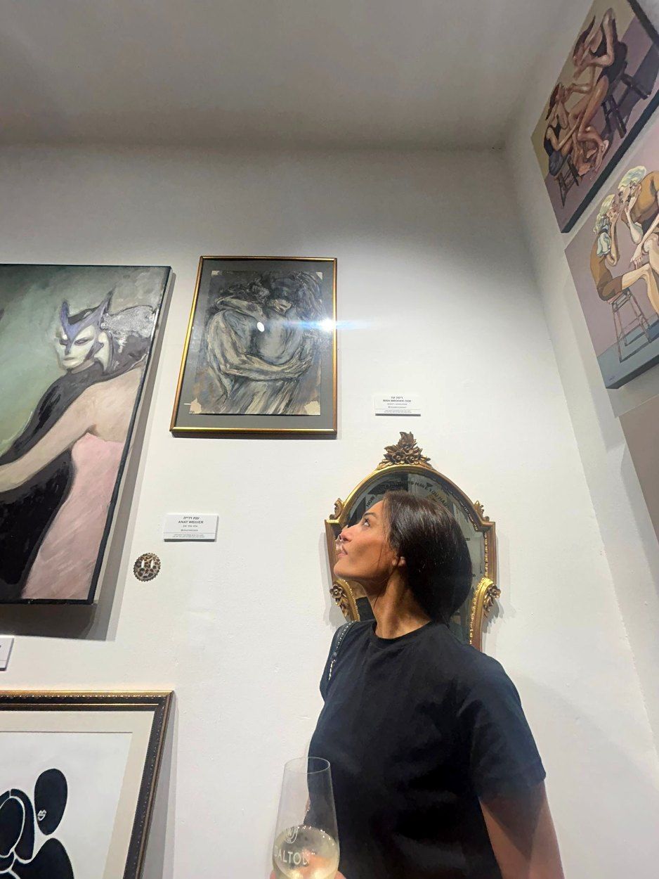 Portrait of artist Risa Brooke Oze.